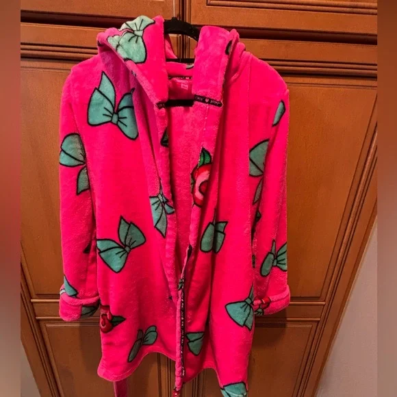 Betsey Johnson Pink Fleece Robe with Bow Design. Size: XS/S - Picture 2 of 7